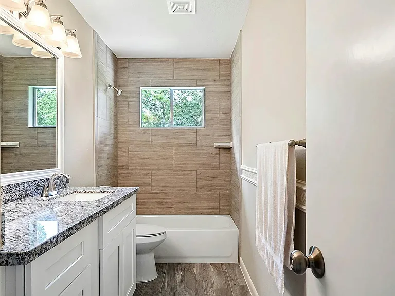 5815 Effingham Dr — Photo 3