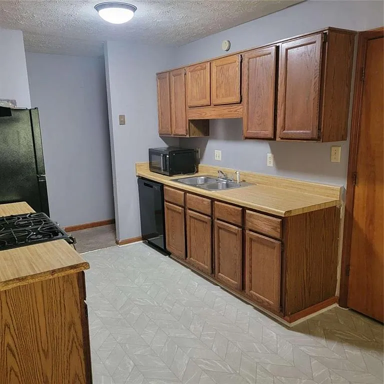 3 bed, 2.0 bath, 1578 sqft, $1,995 — Photo 3