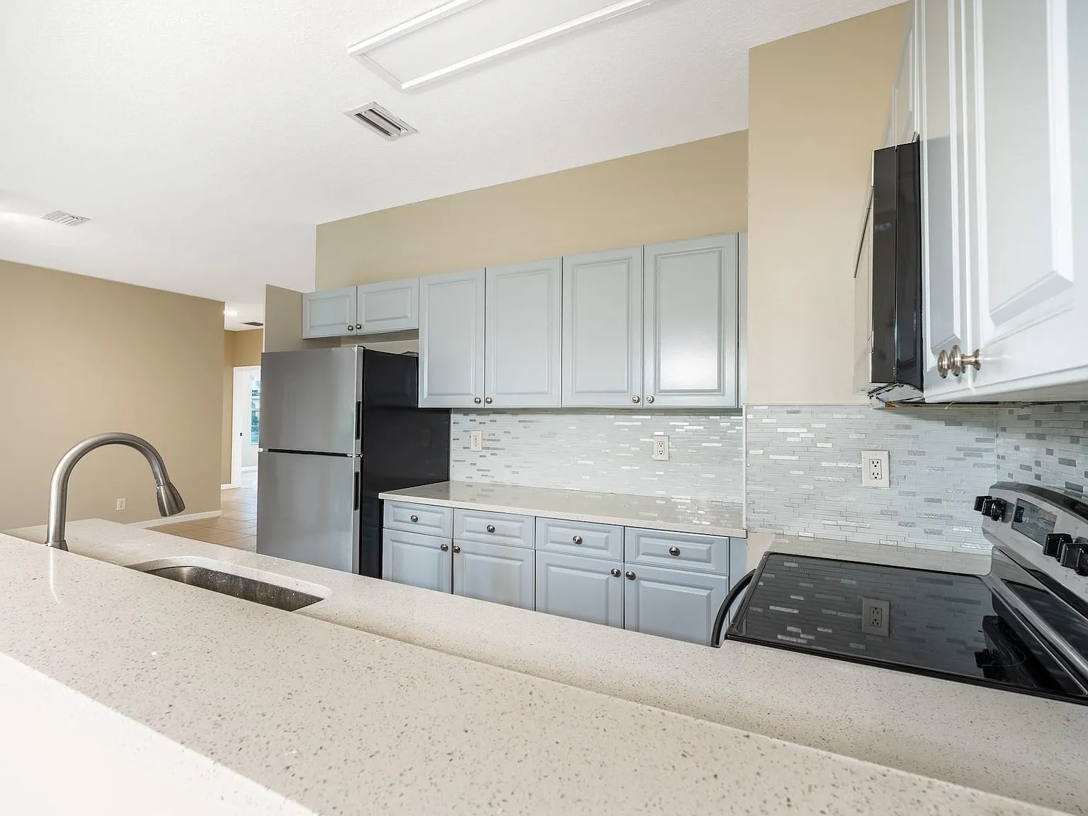 3 bed, 2.0 bath, 1151 sqft, $2,599 — Photo 3