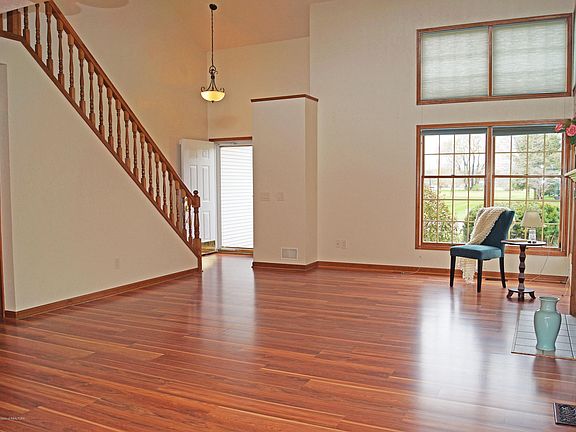 4th image of 1015 Eaton Green Dr