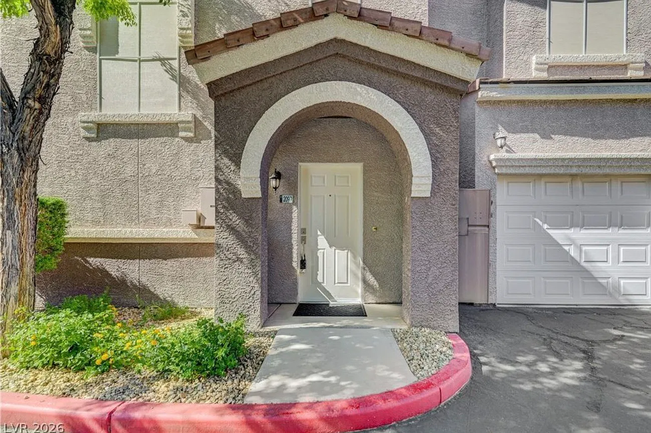 2 bed, 1190 sqft, $1,850 — Photo 2