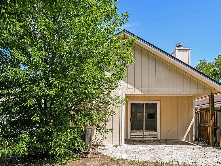 8790 Townsquare Dr S — Photo 16
