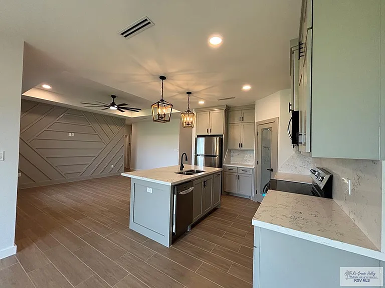3032 Eliseo Villarreal Ave — Photo 4