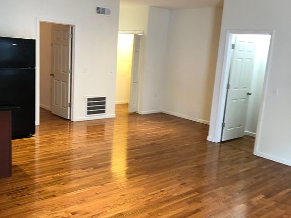 4th image of 2251 Burdett Ave Unit 2
