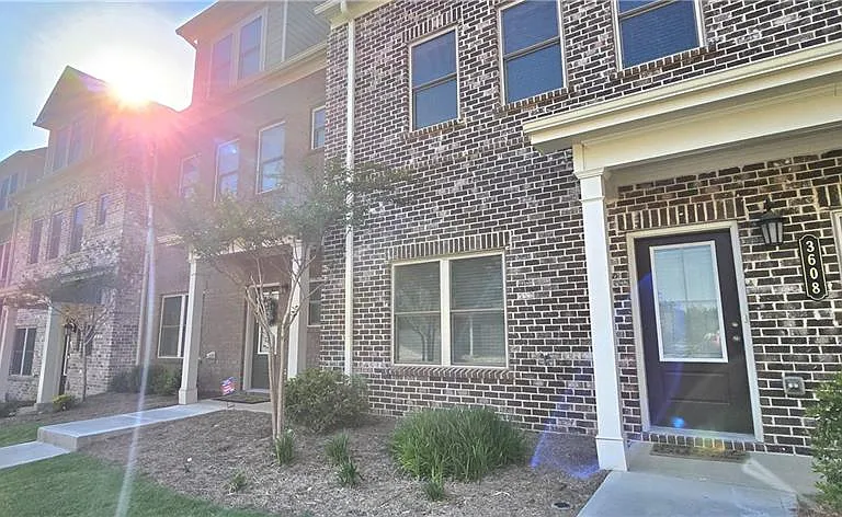 3608 Hidden Valley Cir — Photo 48