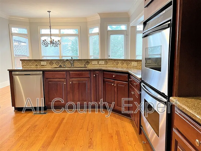 895 Lenox Ct NE — Photo 12