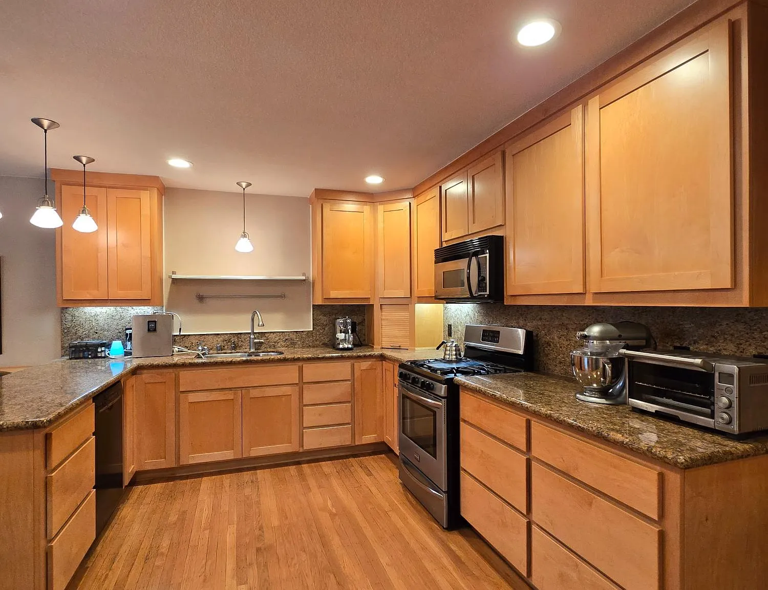 3 bed, 1300 sqft, $2,835 — Photo 2