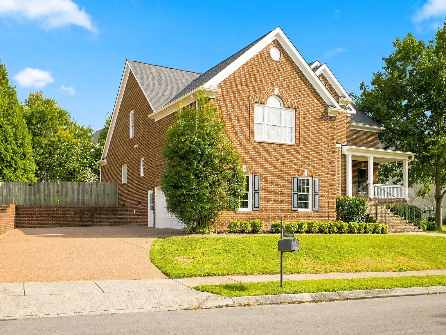 4 bed, 3.5 bath, 3290 sqft, $4,495 — Photo 3