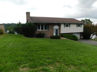 212 Rustic Hills Dr, Crab Orchard, WV 25827