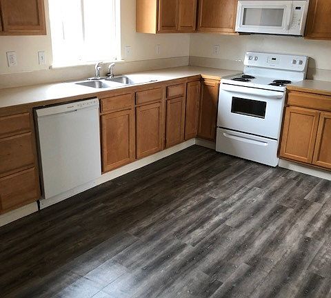 2nd image of 1905 E Railroad Ct APT 103