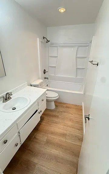 Buena Capri Apartmetents — Photo 29