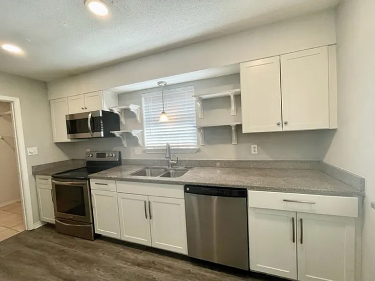 815 Boulevard De Lorleans — Photo 11