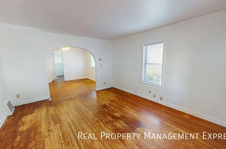 758 S 3rd Ave — Photo 8