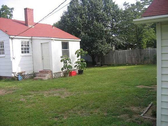 660 sq ft rental house in backyard