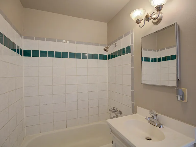 1325 S Delaware Ave — Photo 22