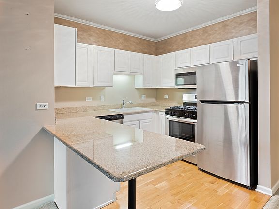 5th image of 125 S Jefferson St Unit 2305
