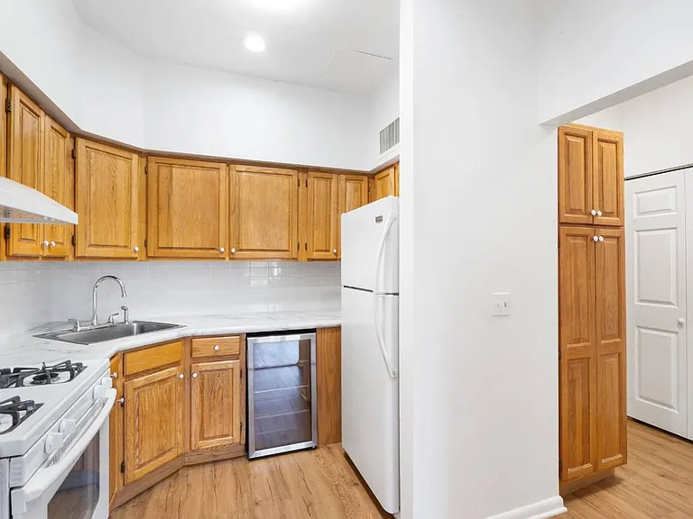 92C E Blackwell St — Photo 7