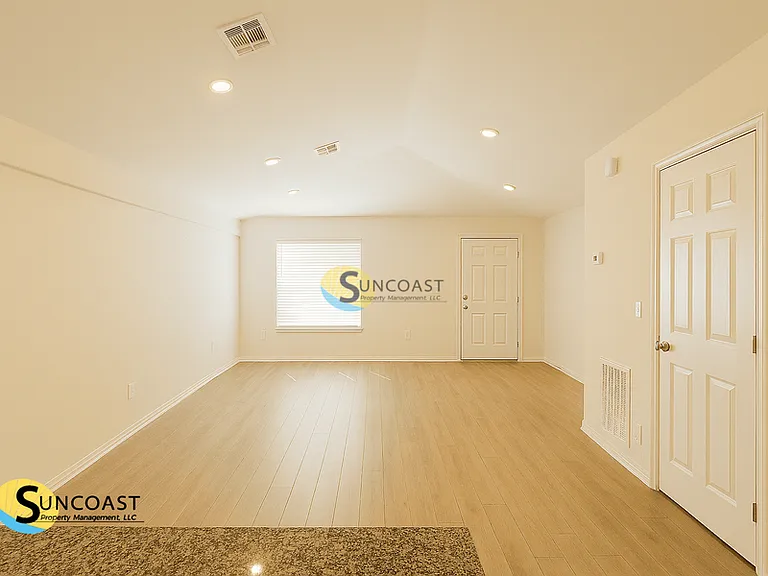 3409 Skyline Blvd — Photo 2