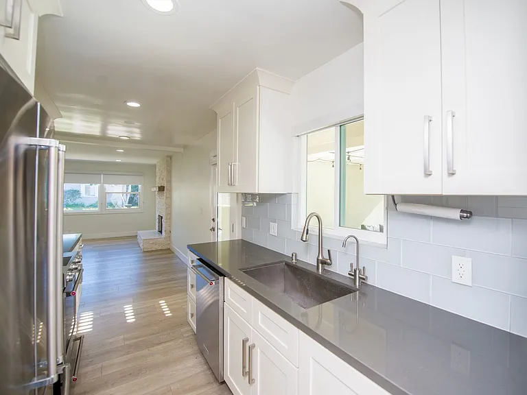 2253 Elden Ave — Photo 12