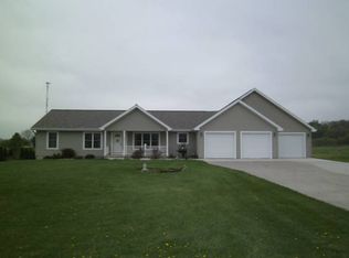 406 Pond View Dr, Wilton, IA 52778