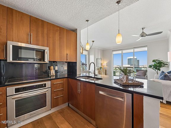 5th image of 1431 RIVERPLACE Boulevard #1501
