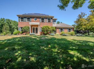 32 W Kincaid Dr, West Windsor, NJ 08550
