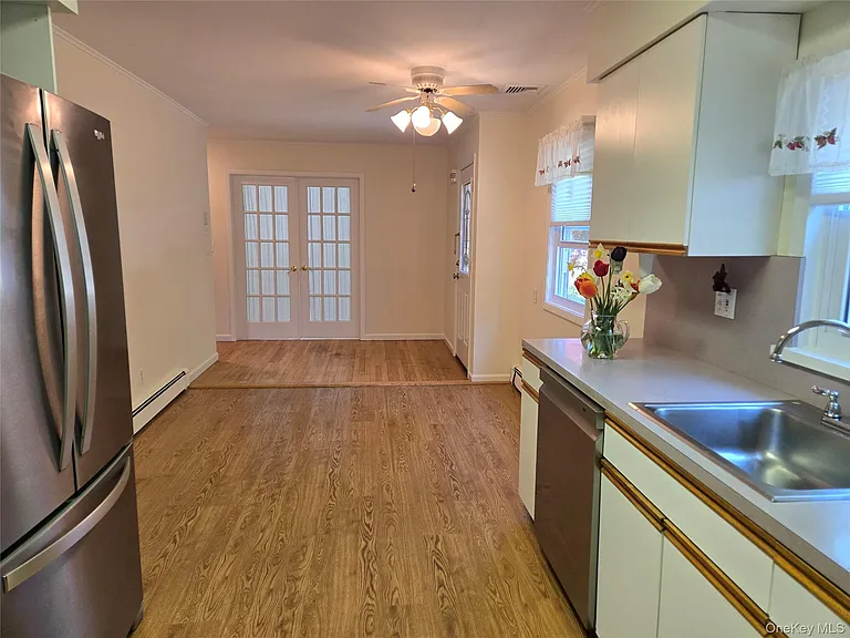 2758 N Cedar Ave — Photo 6