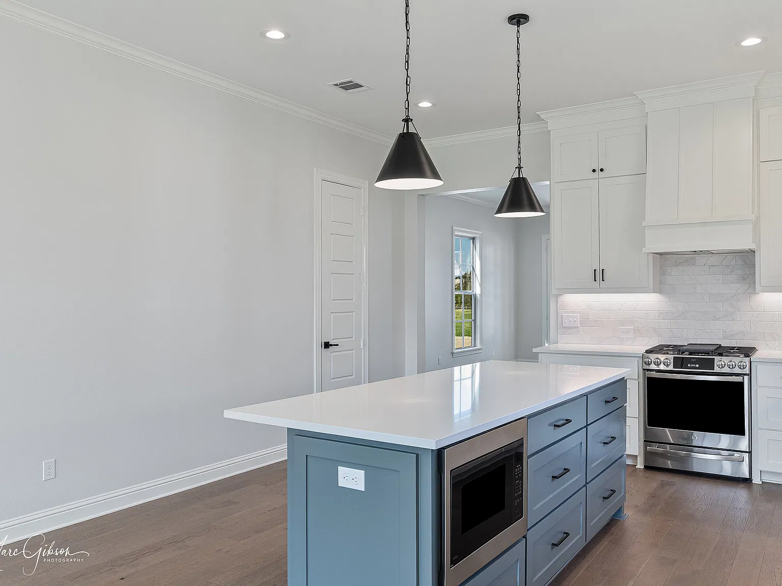 3 bed, 3.5 bath, 2294 sqft, $3,850 — Photo 3
