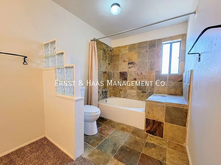 2755 E Hill St — Photo 28