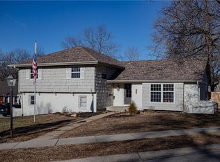 404 Hillcrest Cir, Belton, MO 64012