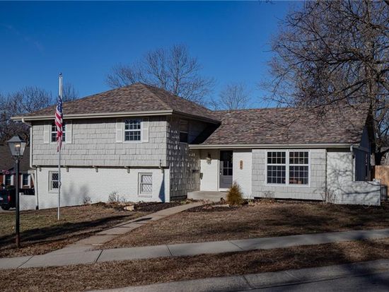 404 Hillcrest Cir, Belton, MO 64012