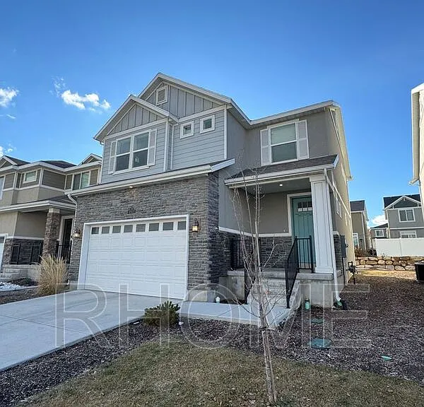 2527 N Wallace Way — Photo 2