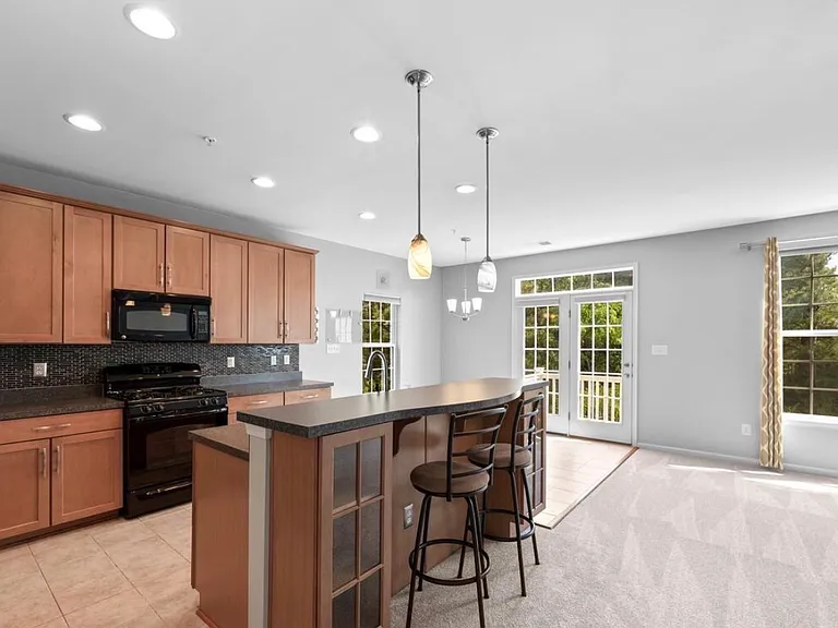 1604 Hardwick Ct — Photo 10