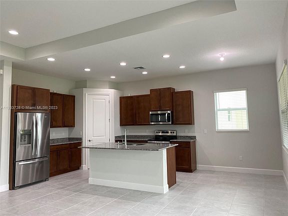 4th image of 5590 Liberty Ln