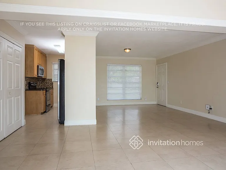10900 SW 42nd St — Photo 5