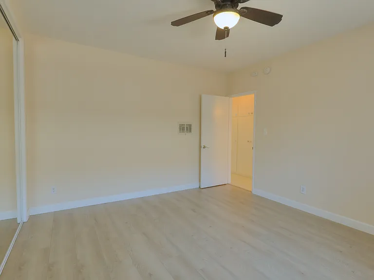 4808 Riverton Ave #7 — Photo 18