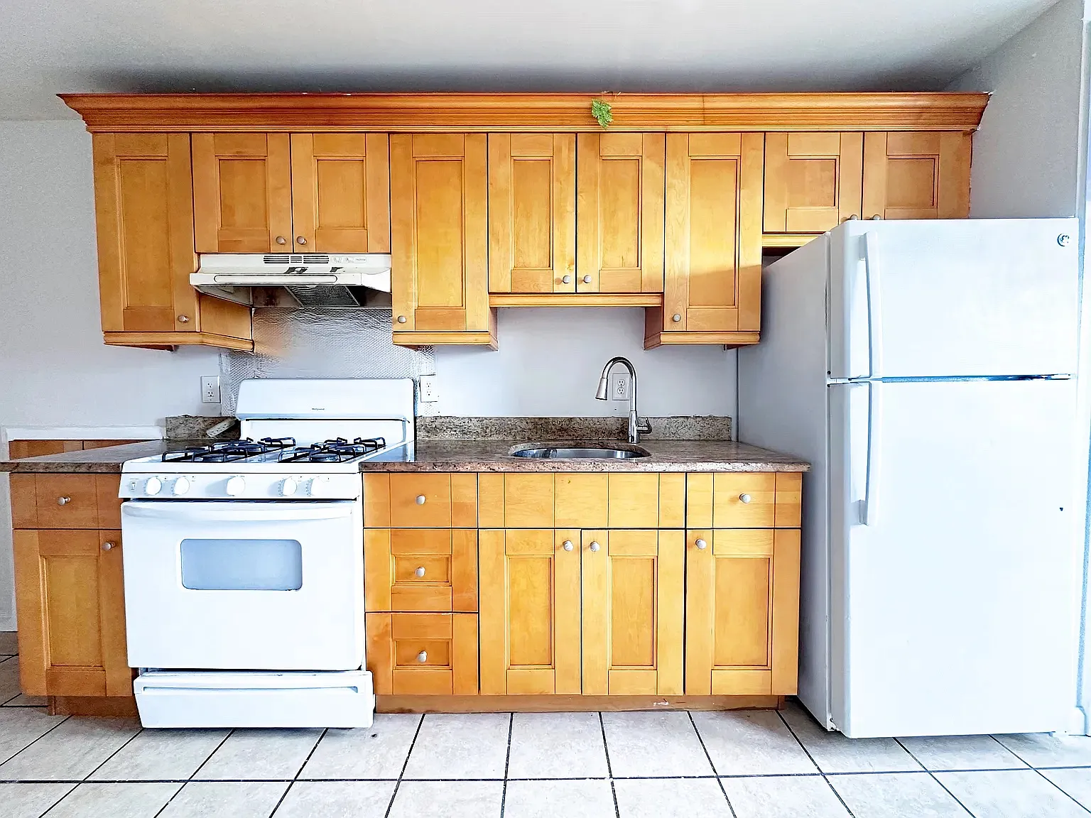 3 bed, $1,975 — Photo 4