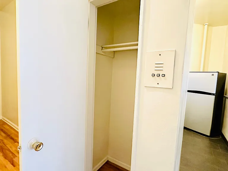 2731 Broadway #2D — Photo 6