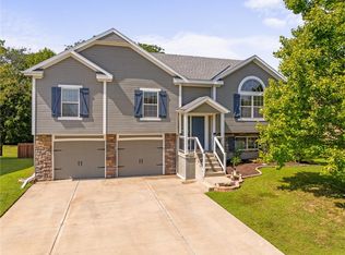 9025 SW 10th St, Blue Springs, MO 64015