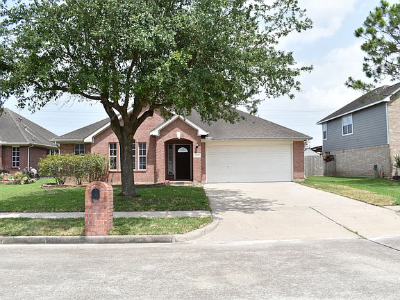 3rd image of 1926 N Everglades Dr