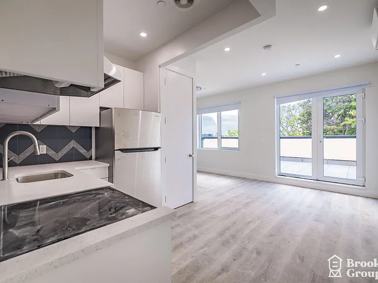 1595 New York Ave #PENTHOUSE — Photo 1