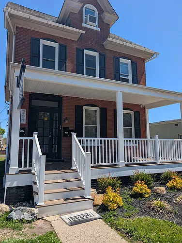 727 W Main St #2 Photo 1
