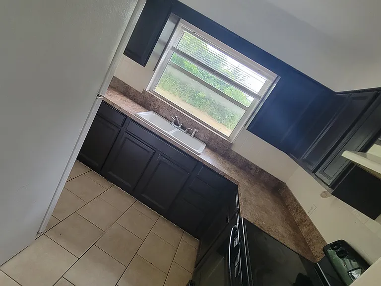 4160 Gloria Ave — Photo 2