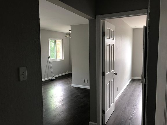 2nd image of 844 Edgehill Dr APT 6