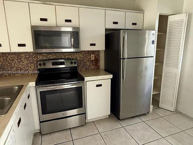 438 NE 210th Circle Ter #202-4B — Photo 2