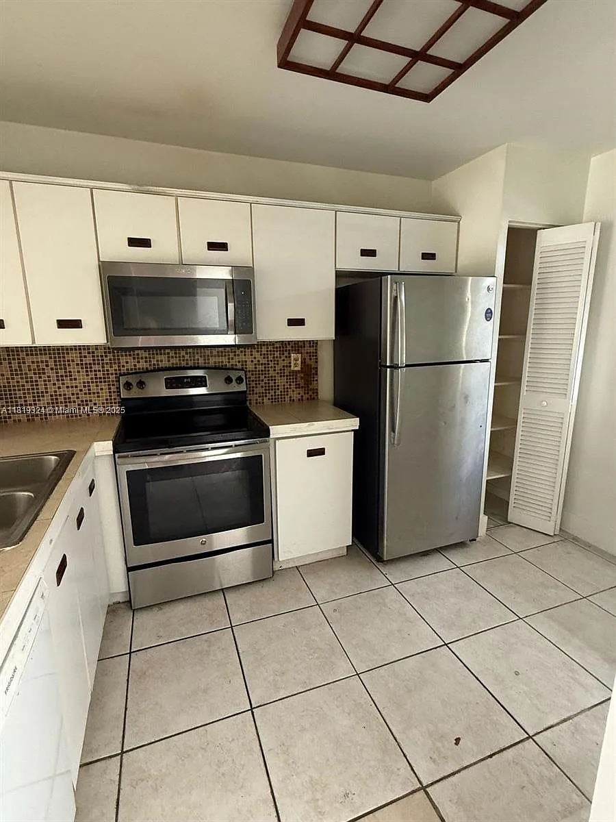 Building Photo - 438 NE 210th Circle Ter #202-4B