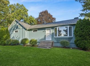 8014 Hillside Rd, Crystal Lake, IL 60012