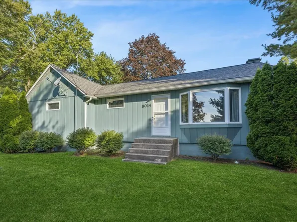 8014 Hillside Rd, Crystal Lake, IL 60012