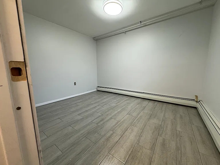 16 Elaine Dr — Photo 12