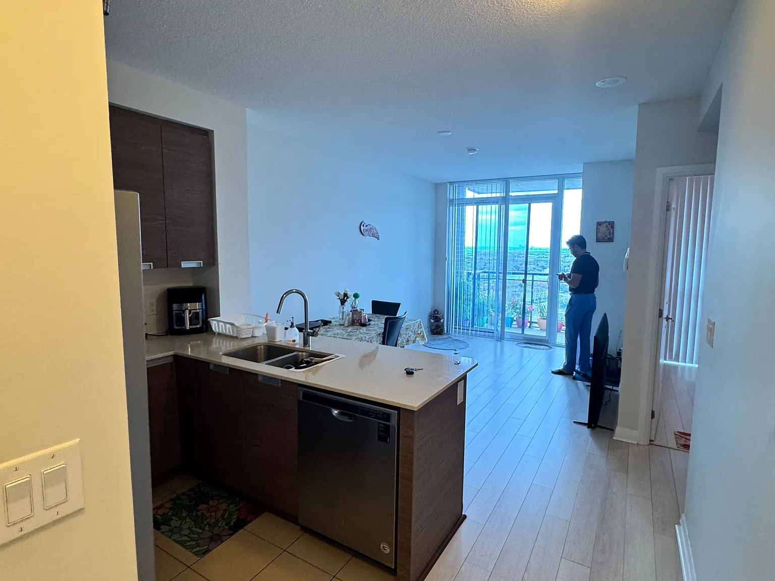 Amber Condos — Photo 2